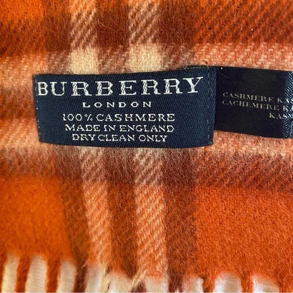 Burberry pure cashmere narrow fringed scarf in EUC. Unisex - Picture 2 of 5